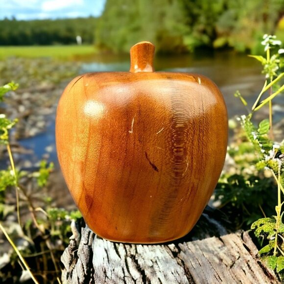 Hand Turned Solid Wooden Apple Vintage Smoky Mountain Craft Community Near Mint - Picture 1 of 8